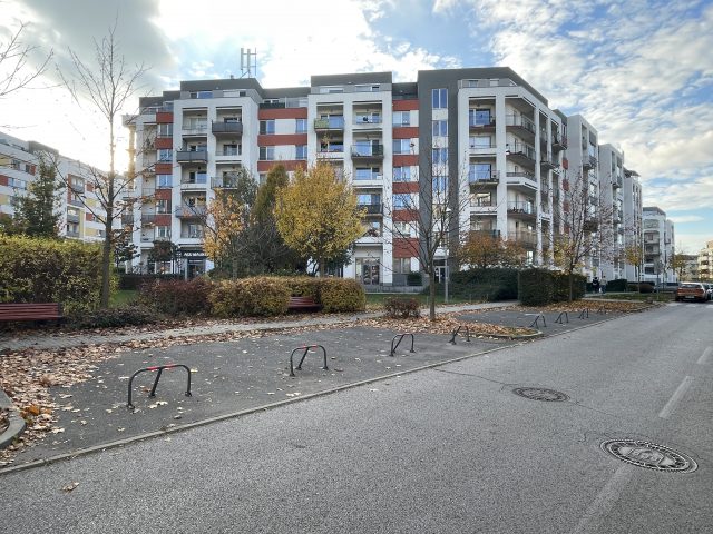Pronájem obchodních prostor 648,5 m2, Sazovická ul., P5, Zličín, 100 m2 terasa, garážové stání