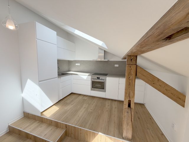 Pronájem luxusního mezonetového bytu 4+kk, 91 m², Praha 3 – Vinohrady, po rekonstrukci, ihned k nastěhování