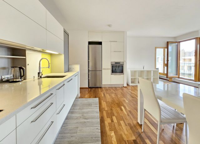 Světlý byt 4+kk s terasou 12 m² a výhledem do zeleně | Park Rokytka | od 1. 6. 2026