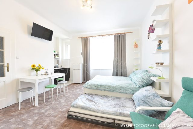 Pronájem kompletně vybaveného bytu 1+kk, 30 m², Praha 8 – Libeň, metro Palmovka